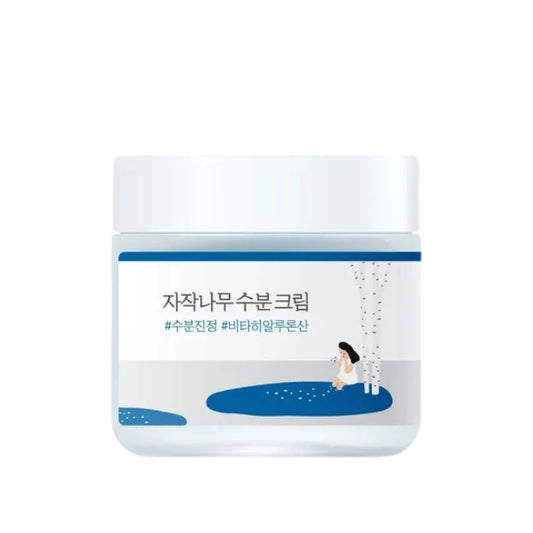 Pot en plastique transparent de la crème ROUND LAB Birch Juice Moisturizing Cream sur fond blanc.