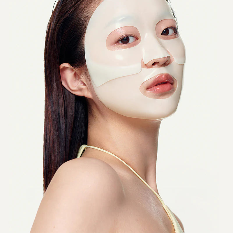 Mannequin portant sur le visage le masque gel Radiant Vita Niacinamide Real Deep Mask.