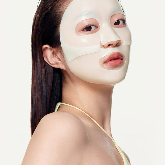 Mannequin portant sur le visage le masque gel Radiant Vita Niacinamide Real Deep Mask.