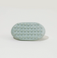Gua Sha à poignée en pierre de jade verte avec base à picots texturés pour le massage stimulant et le drainage lymphatique.
