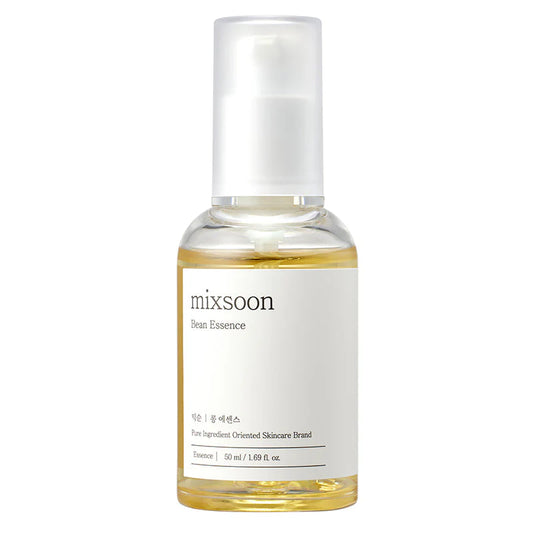 Mixsoon Bean Essence dans son flacon en plastique sur fond blanc.