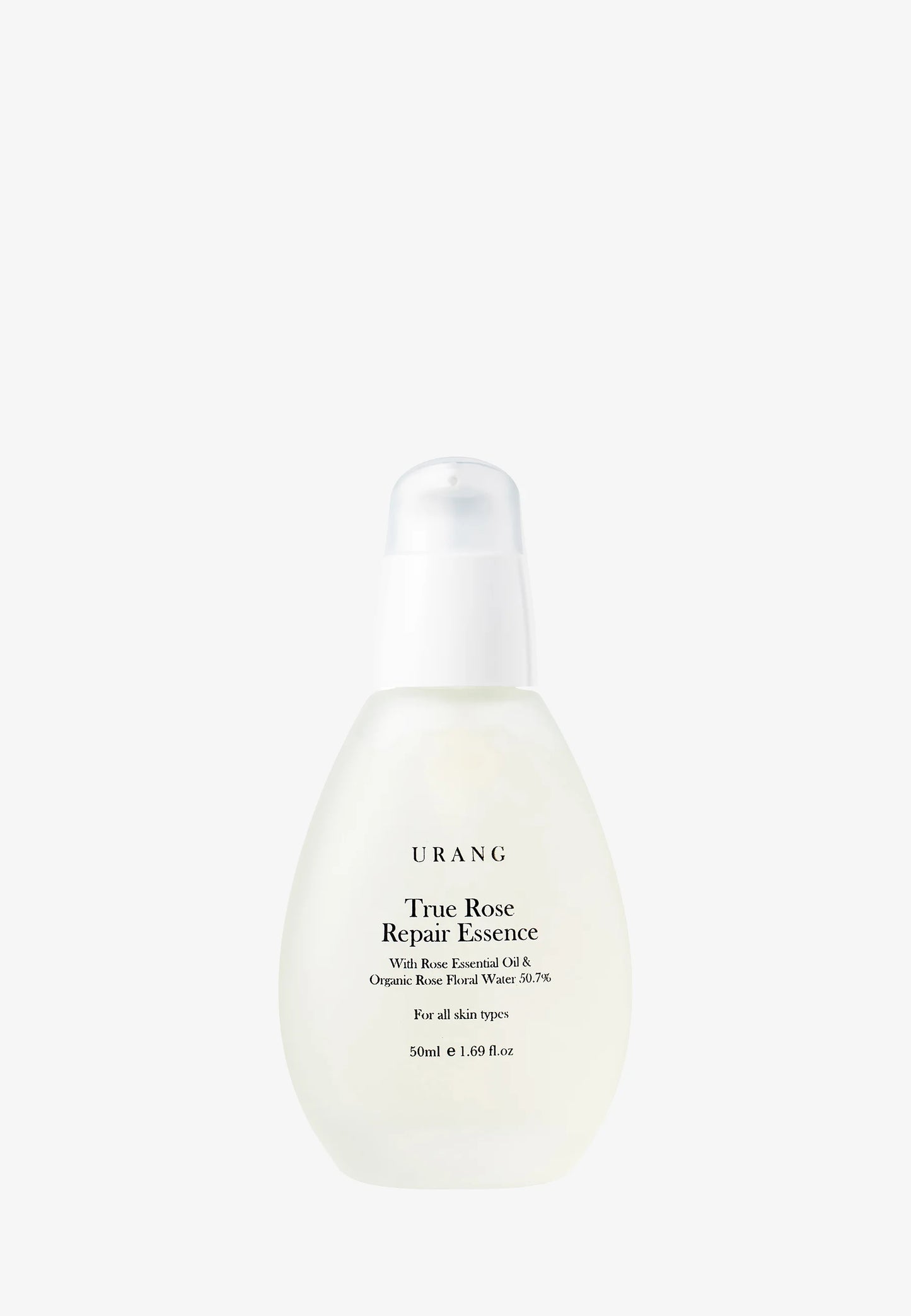 True Rose Repair Essence Urang Dans son flacon en verre sur fond blanc.