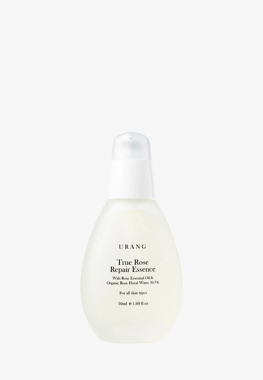 True Rose Repair Essence Urang Dans son flacon en verre sur fond blanc.